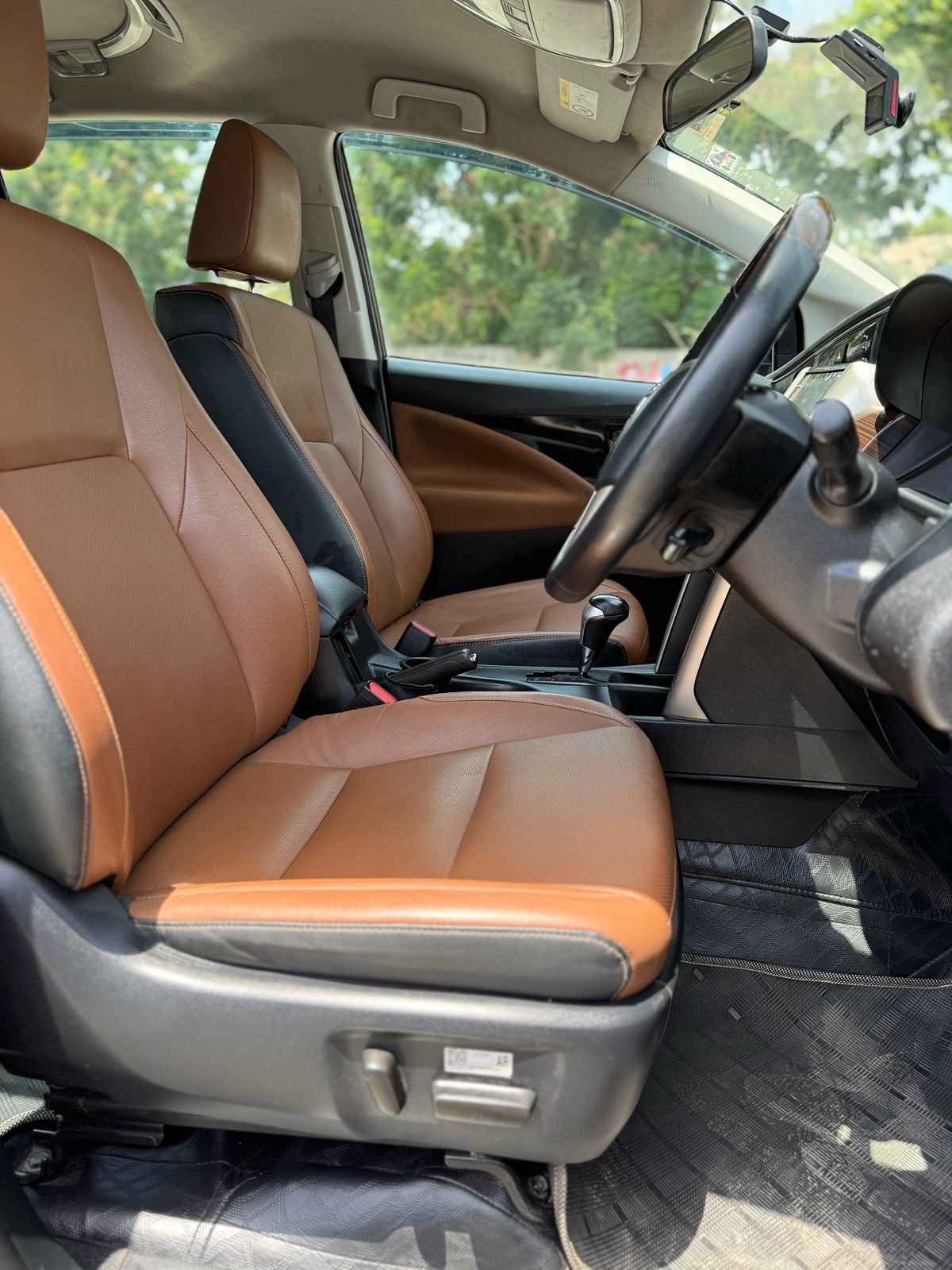 Innova Crysta Auto 2.4 Z
